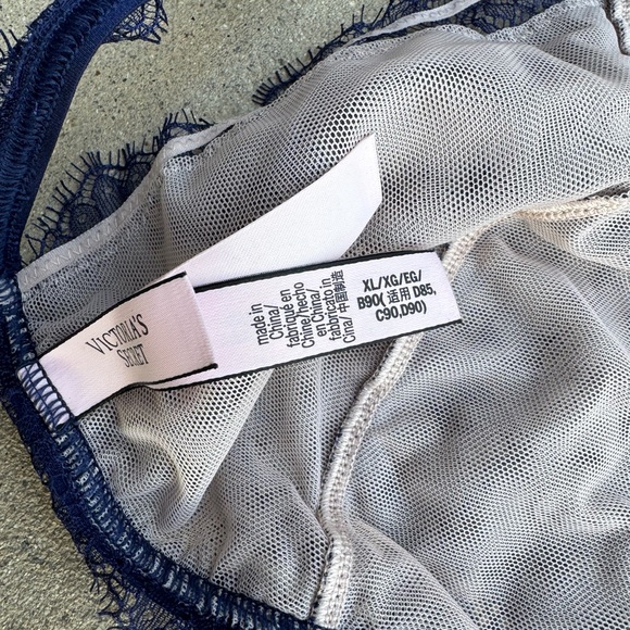 Victorias Secret Lace Trim Navy Blue Bra - Picture 4 of 7